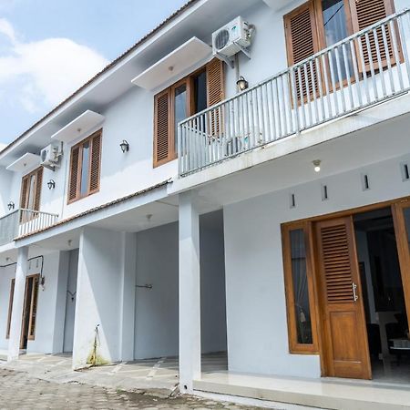Azalia Homestay 日惹 外观 照片