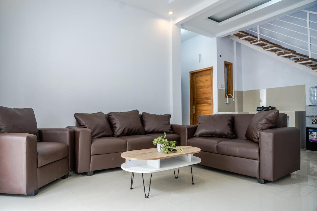 Azalia Homestay 日惹 外观 照片