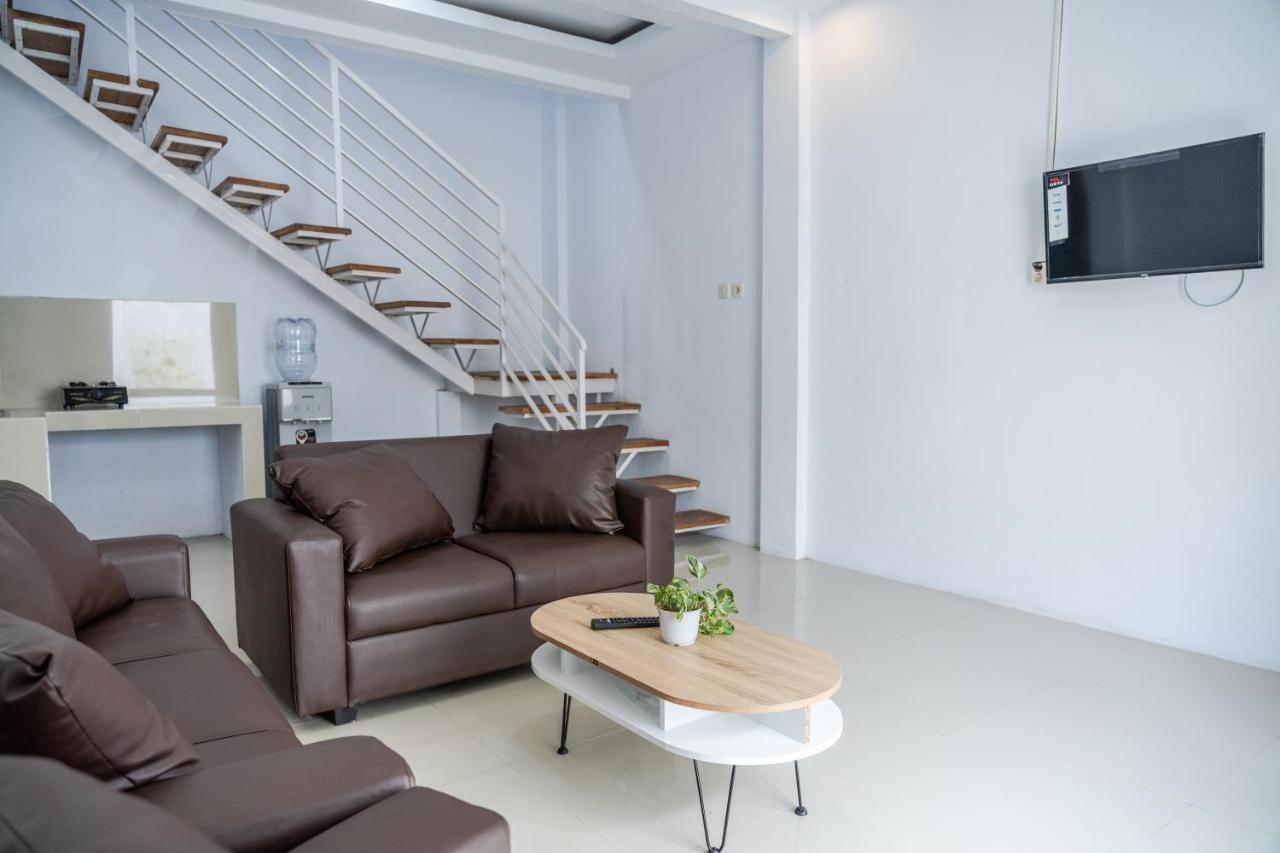 Azalia Homestay 日惹 外观 照片