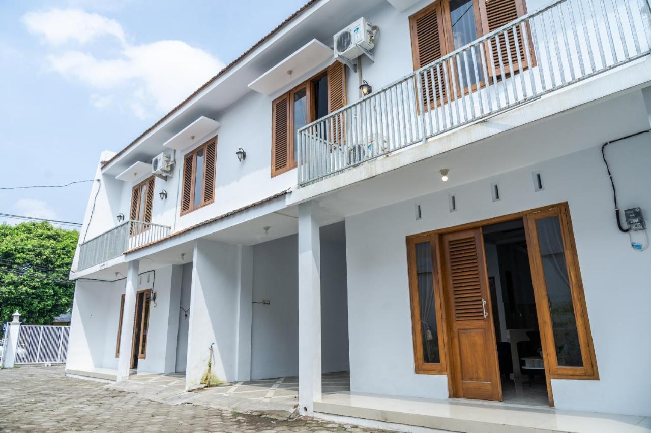 Azalia Homestay 日惹 外观 照片