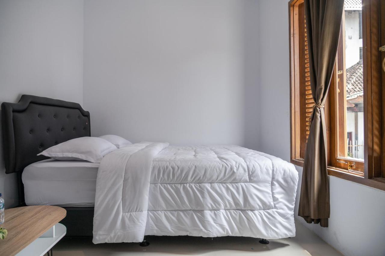 Azalia Homestay 日惹 外观 照片