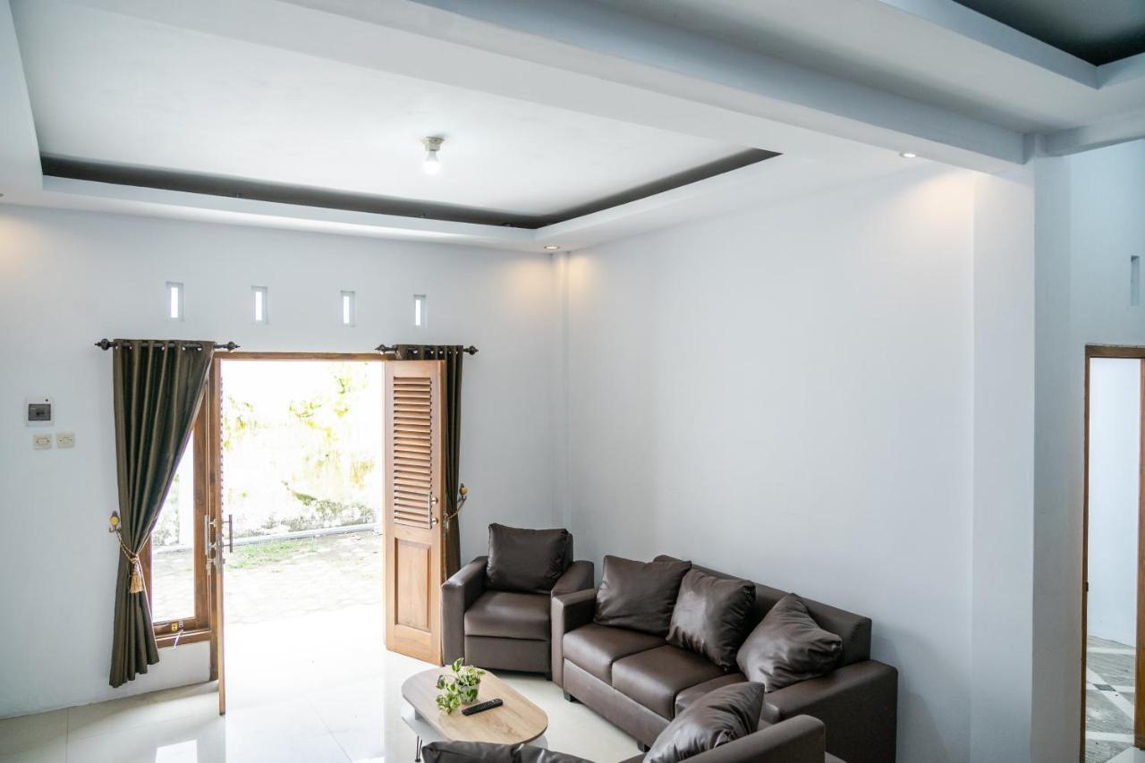 Azalia Homestay 日惹 外观 照片